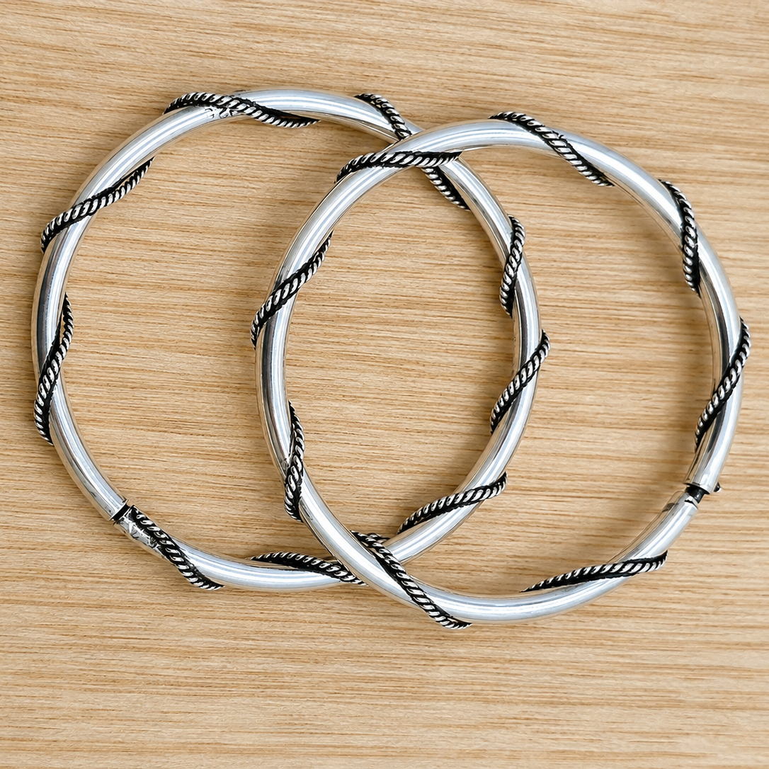 Vintage-inspired Sterling Silver Toddler Bangle Set (Pair)